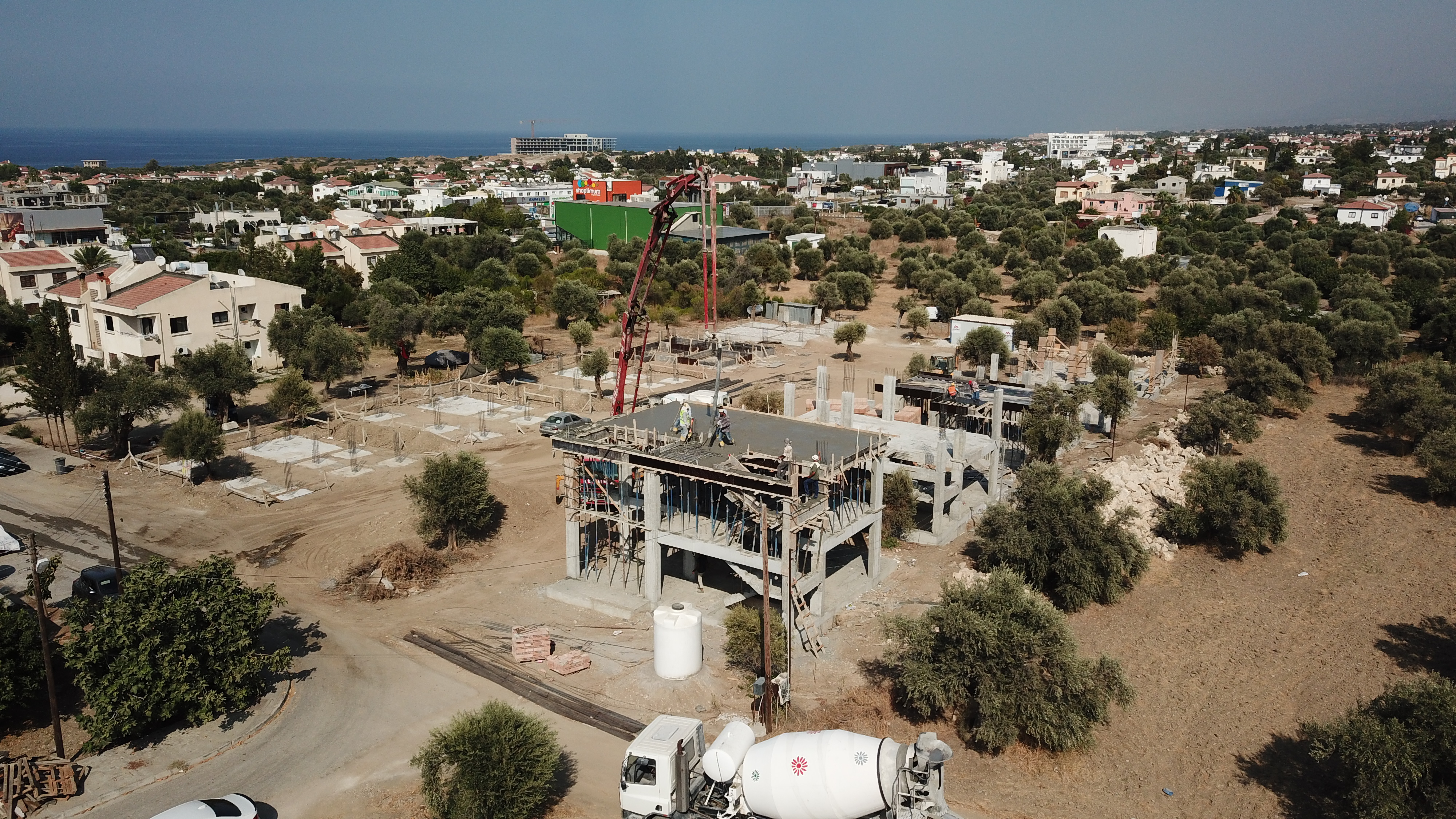 Karaca Villaları projemizin beton dökme işlemlerine devam ediyoruz.